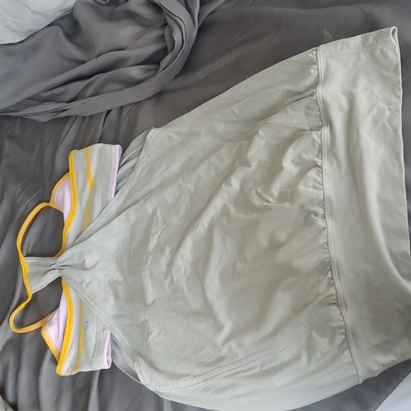 Lulu lemon tank top size 6 - Picture 4 of 4